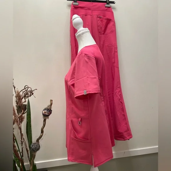 Cherokee Infinity Scrub TOP - Picture 3 of 10